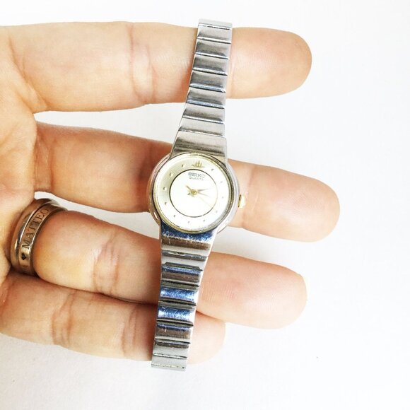 SEIKO Quartz Vintage Lady's Watch Working Quartz Movement Water Resistant Japan - Picture 5 of 7